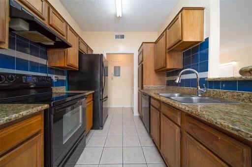 Building Photo - 8293 Sands Point Dr