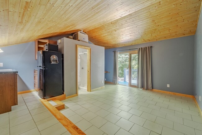 Building Photo - Scenic Lakeview Rental located on Boatman'...