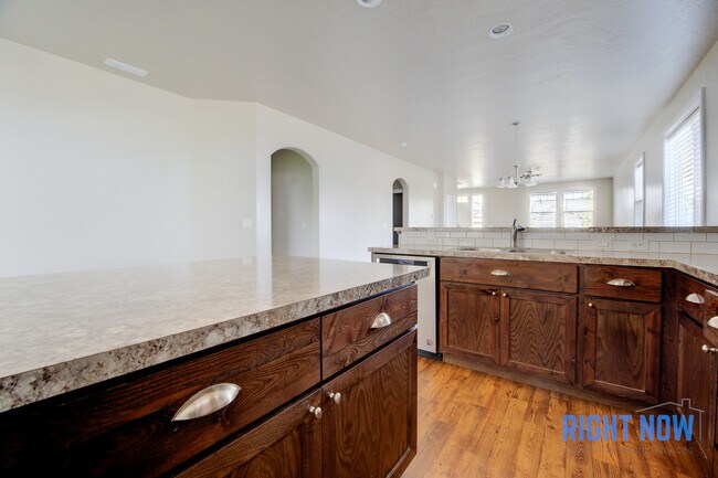 Building Photo - 4648 N Elisha Ave