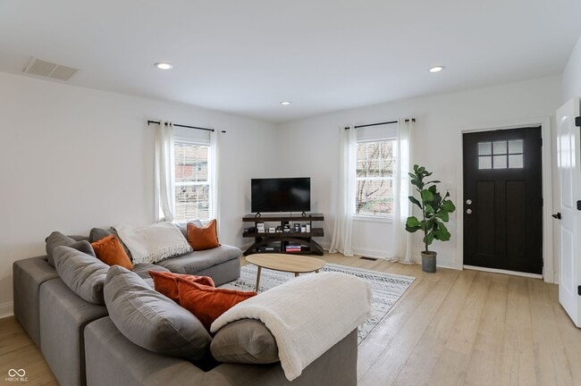 Building Photo - 1306 S East St