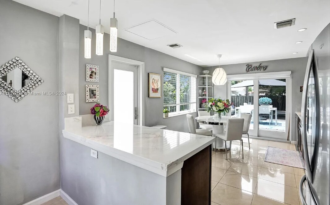 Building Photo - 1001 NE 17th Ct