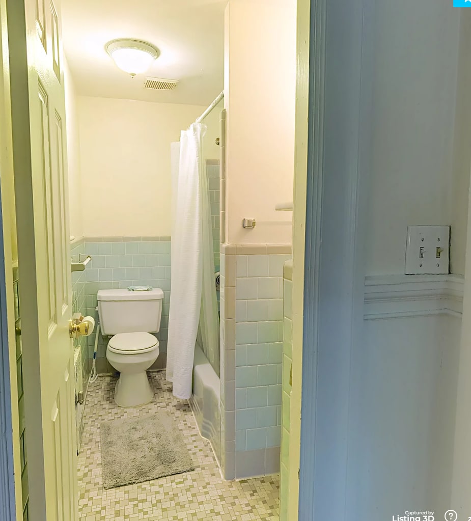 Building Photo - 1061 Beacon St