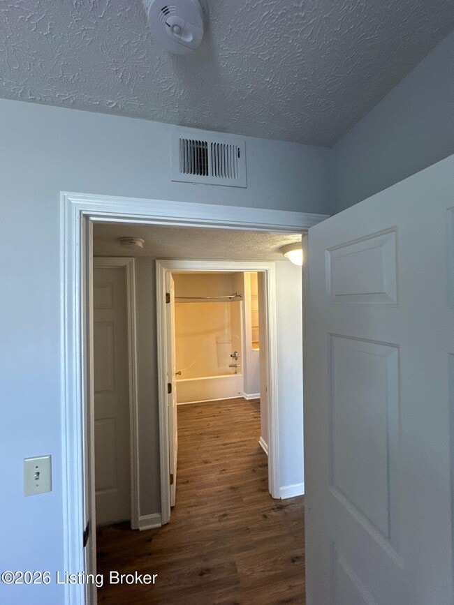 Building Photo - 4101 Blue Lick Ct