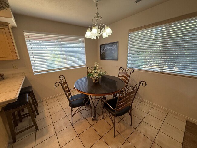 Building Photo - 1845 W Canyon View Dr