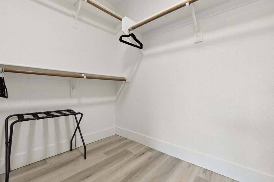 Building Photo - 6610 N 93rd Ave