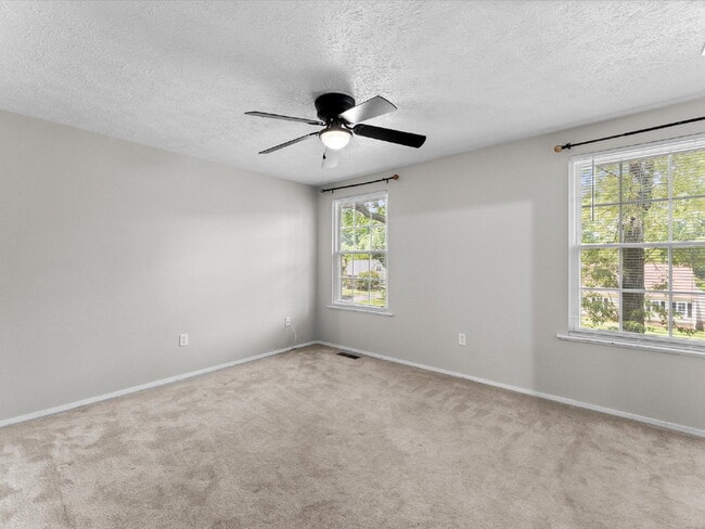 Building Photo - 3513 Castlebury Dr