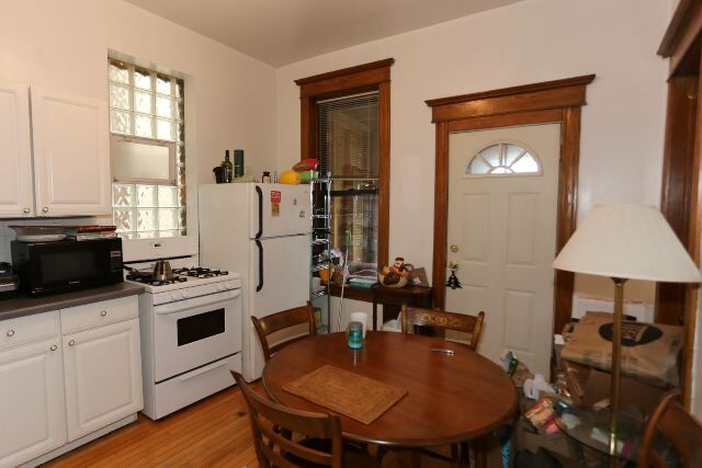 Building Photo - 1326 N Claremont Ave