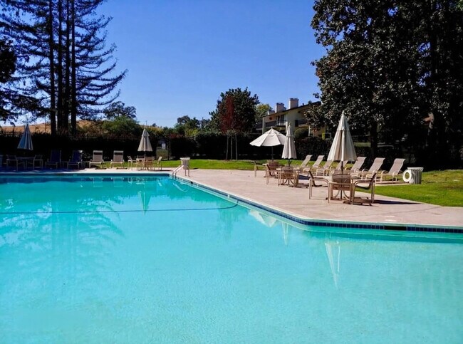 Building Photo - 668 Cottage Dr