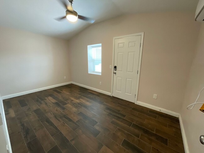 Building Photo - Central Tucson, close to University of Ari...