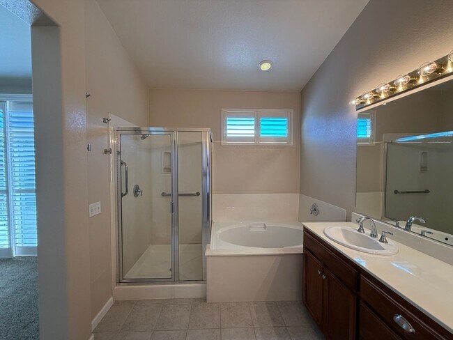 Building Photo - Single story home located in desirable northwest Modesto neighborhood!