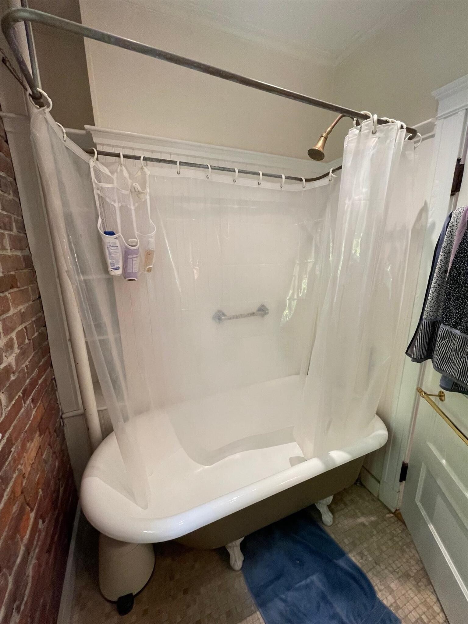 Building Photo - 10 Dana St