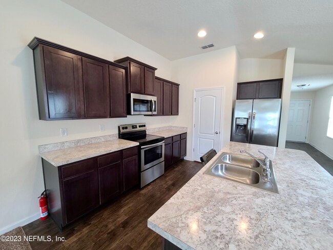 Building Photo - 8387 Cape Fox Dr