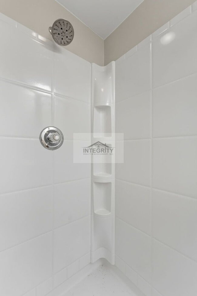 Building Photo - 4619 W Bay Villa Ave