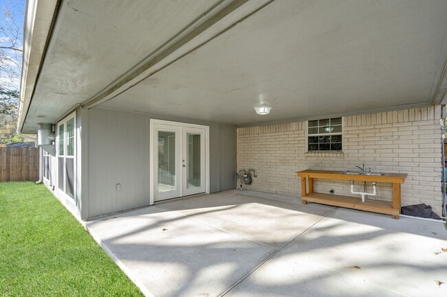 Building Photo - 3307 Roaming Woods Ln