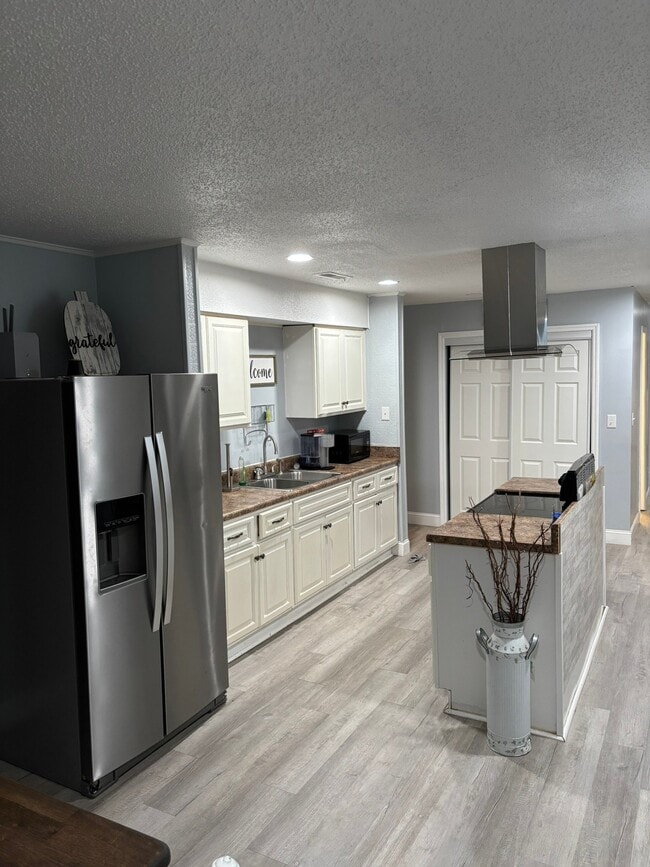 Building Photo - 279 Noles Dr