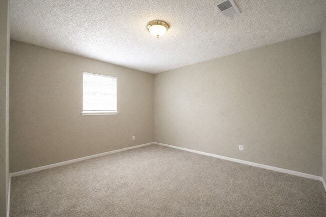 Building Photo - 1310 S Caney Trails Dr