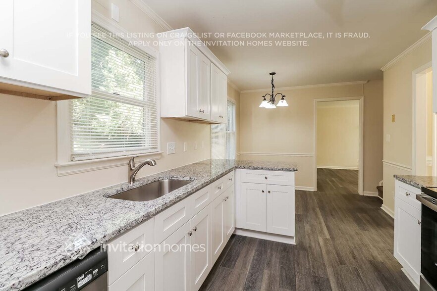 Building Photo - 1811 Southridge Dr
