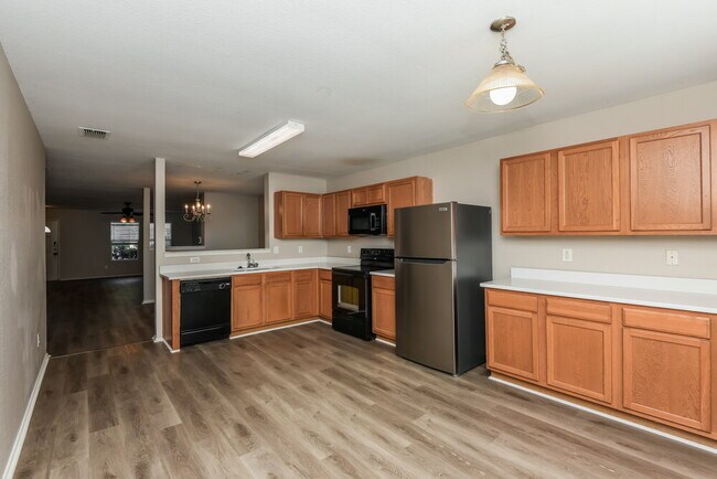 Building Photo - 1924 Kittredge Way