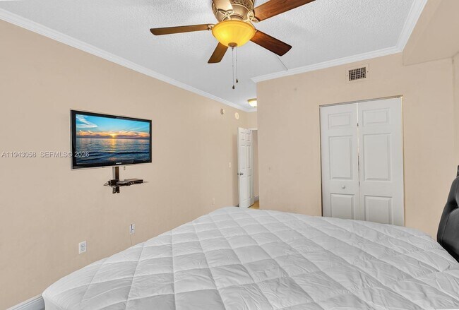 Building Photo - 17100 N Bay Rd