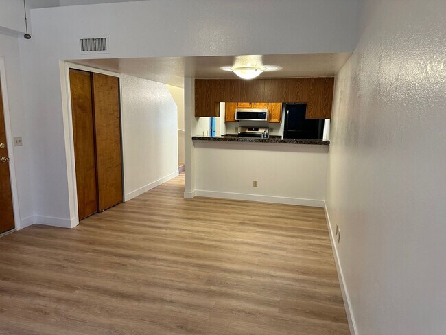 Building Photo - 3716 E University Dr