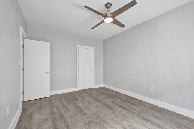 Building Photo - 9270 E Bay Harbor Dr