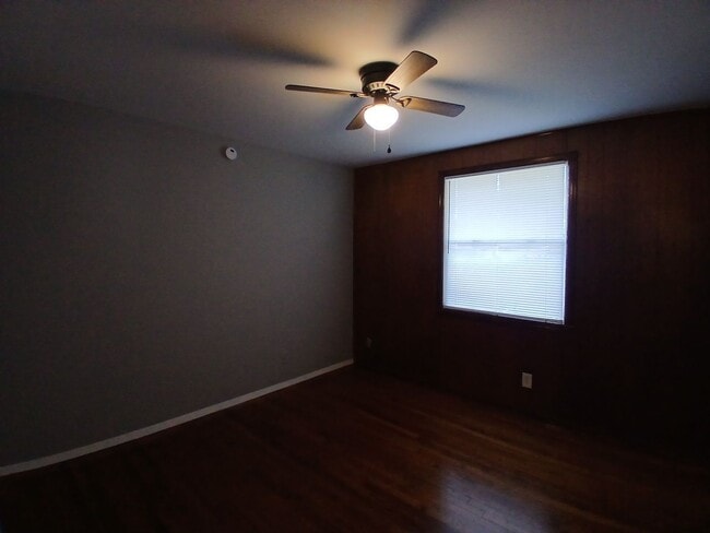 Building Photo - Charming 3 bedroom home - Open To Section 8