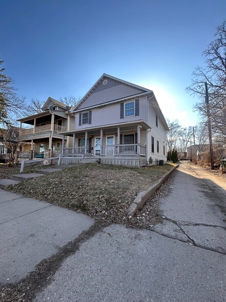 Building Photo - 1829 N Girard Ave