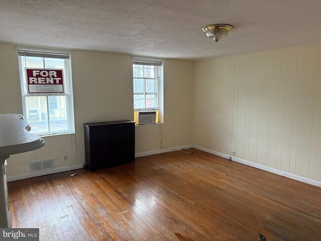 Building Photo - 619 S Cameron St