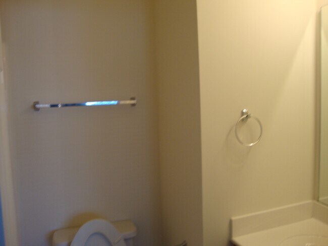 Building Photo - 2065 Silvercrest Dr