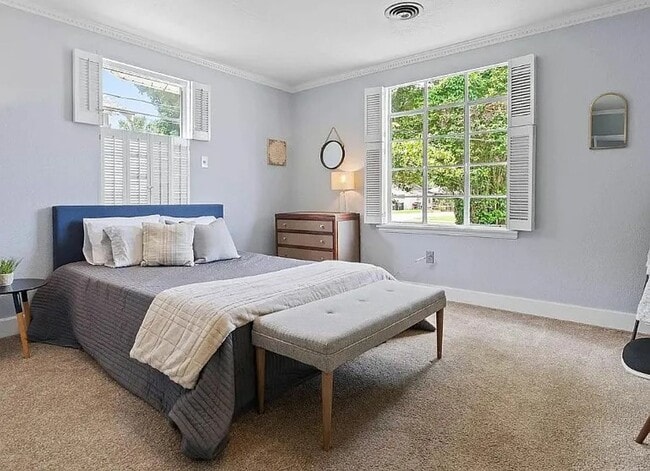 Building Photo - ZeeZee Gardens Cottage