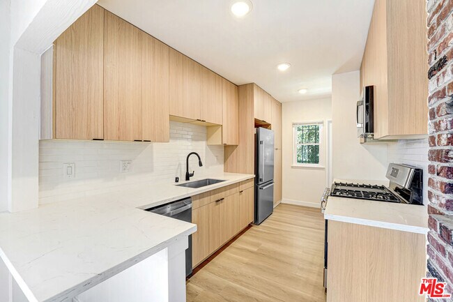 Building Photo - 8907 Harratt St
