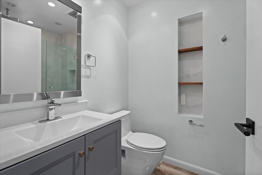 Building Photo - 2550 S Centinela Ave