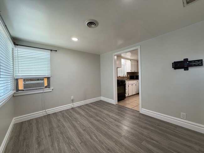 Building Photo - Coming Soon! Updated 2-Bedroom Home in Millcreek!