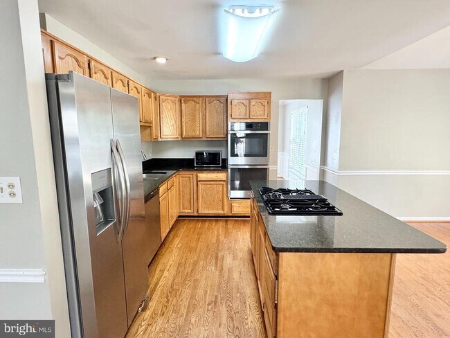 Building Photo - 16 Westchester Ct