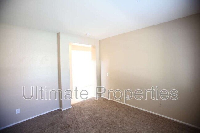 Building Photo - 15145 W Elm Cir