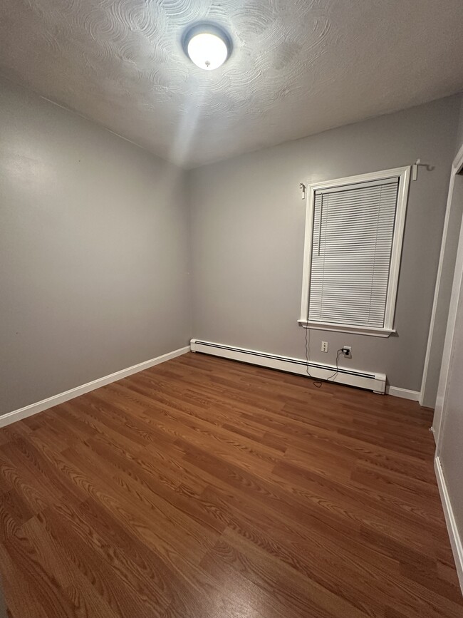 Building Photo - 111 Oak St