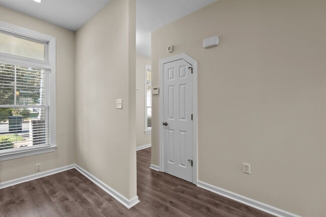 Building Photo - Norfolk Condo!