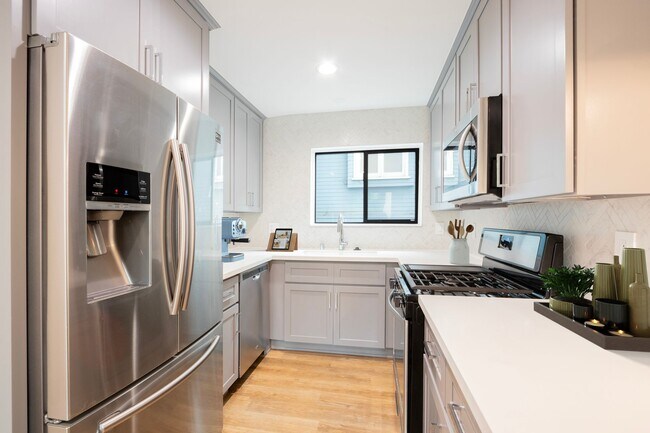 Building Photo - 520 Pacific St