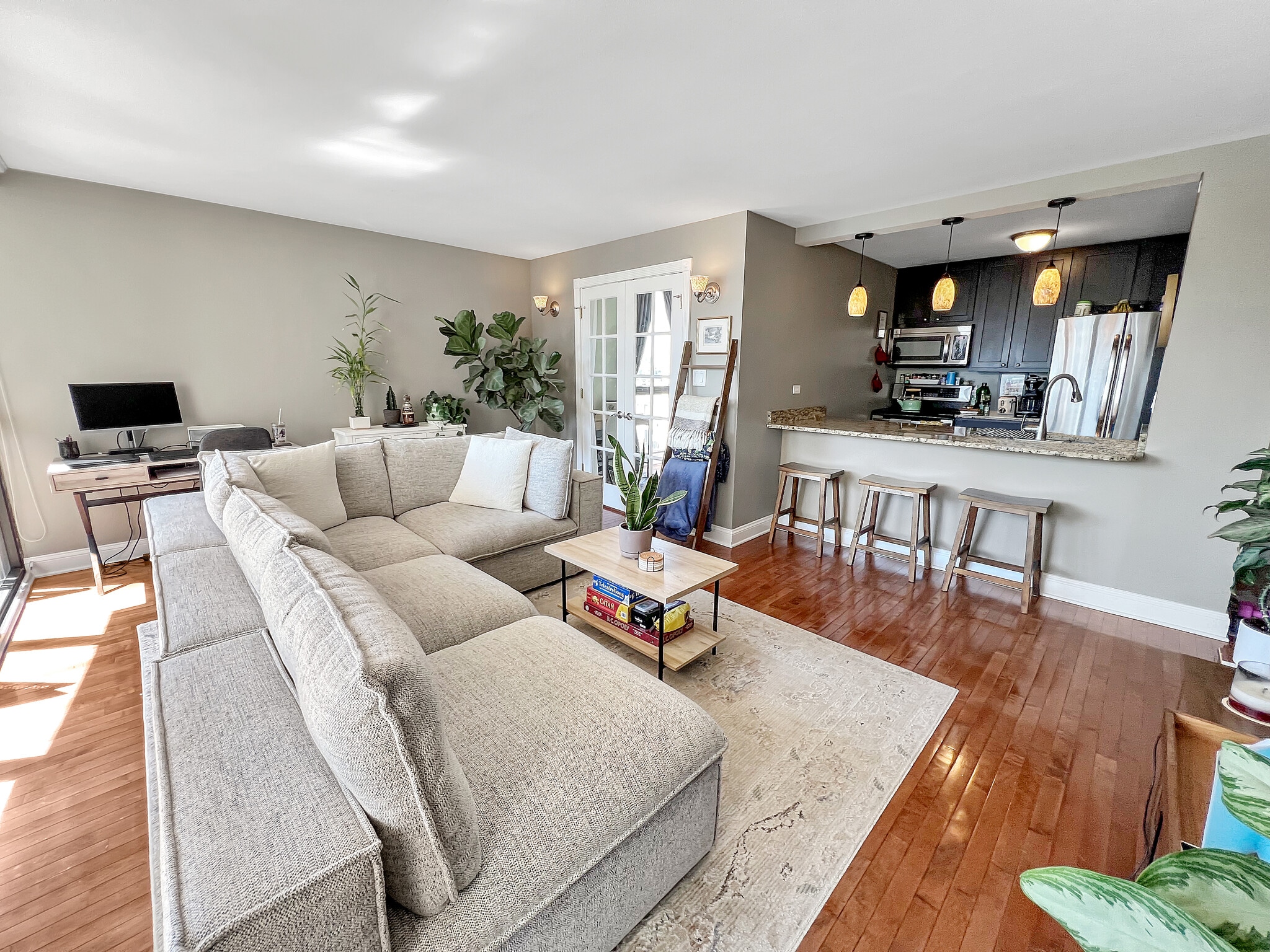Building Photo - 1540 N La Salle Dr