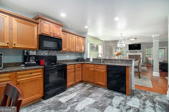 Building Photo - 4079 Essex Dr