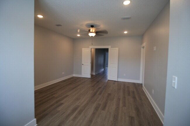 Building Photo - 100 Beach Dr