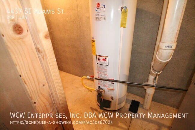 Building Photo - 4437 SE Adams St