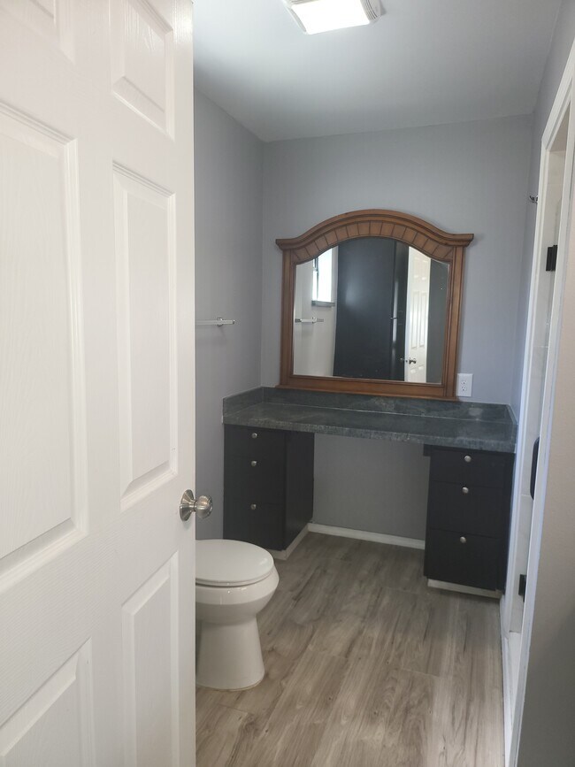 Building Photo - 2401 S Jackson Rd