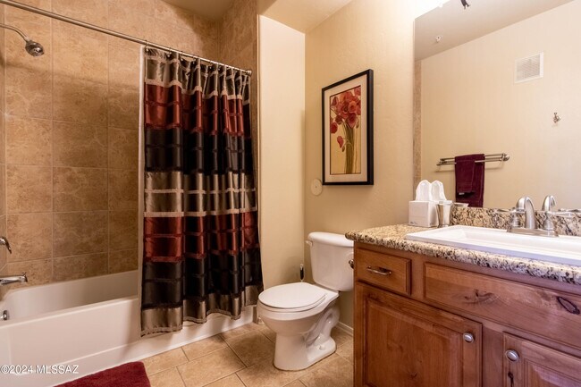 Building Photo - 2550 E River Rd