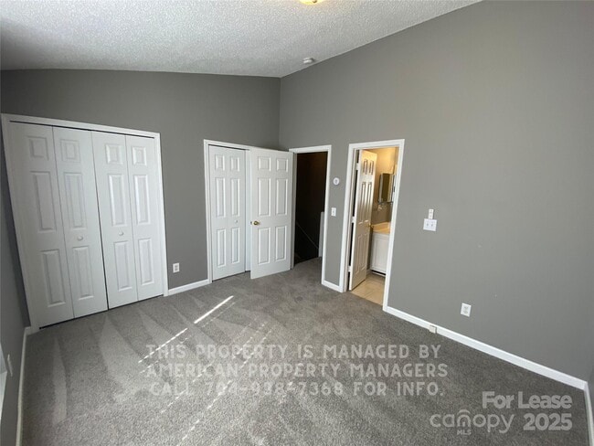 Building Photo - 10580 English Setter Way