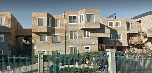 Building Photo - 1227 Hampshire St