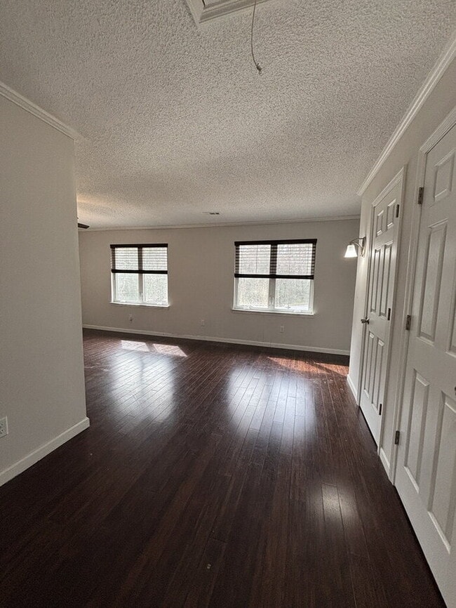 Building Photo - 117 Alma Dr