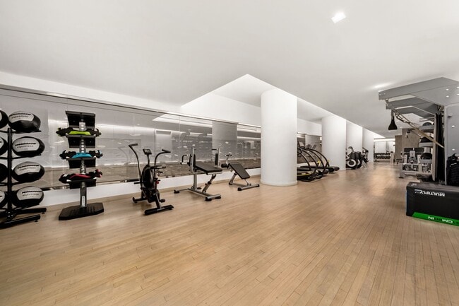 Building Photo - 138 E 50th St