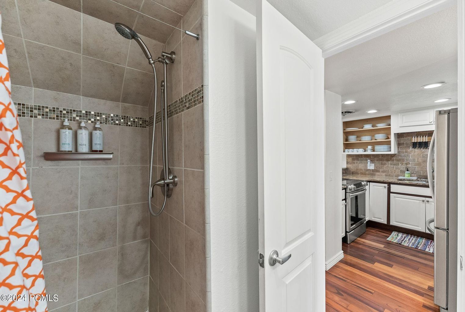 Downstairs shower - 36 Racquet Club Dr