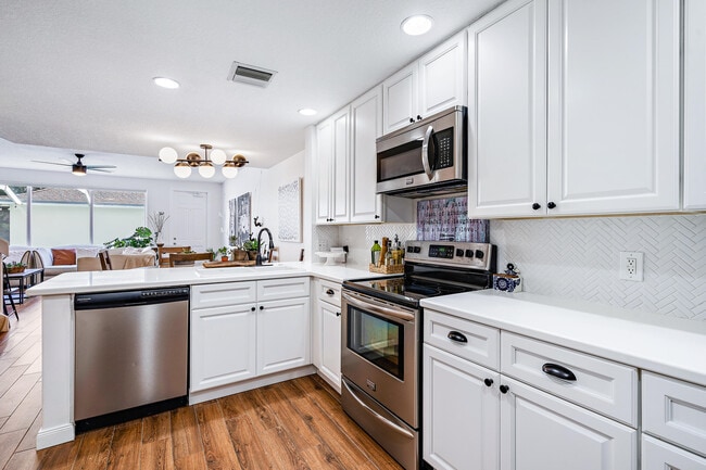 Building Photo - 116 Caravelle Dr